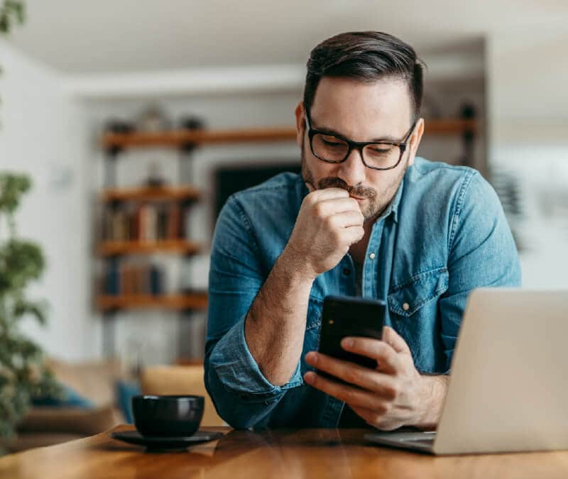 A person trying to learn how to stop robocalls.