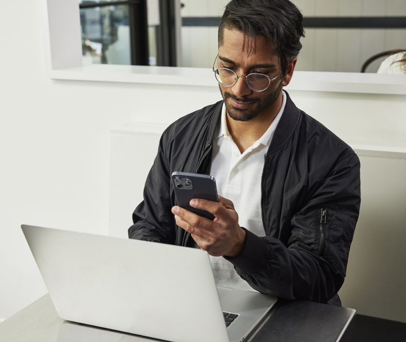 A man in glasses and jacket using a laptop to recover deleted internet history data easily.