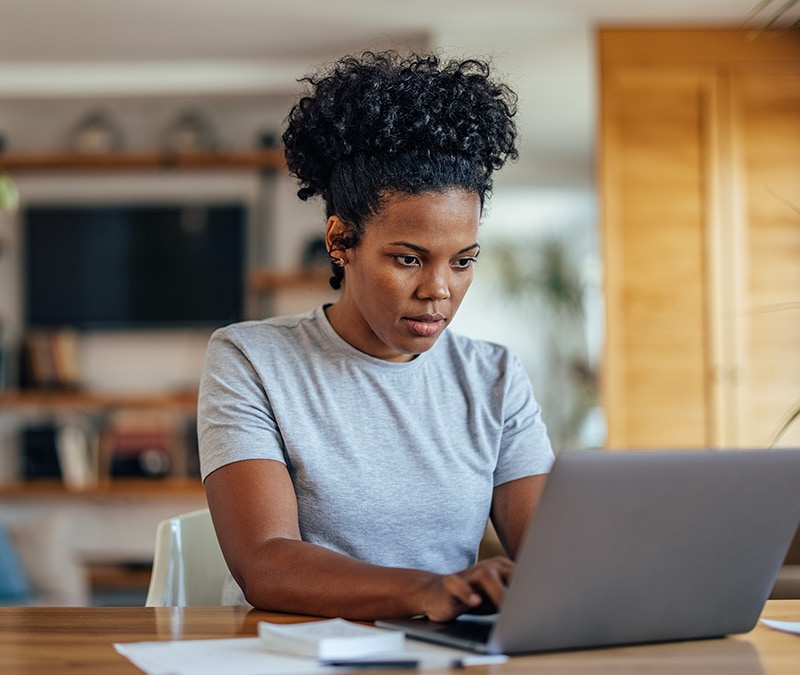 A person looking up what identity theft is on their computer.