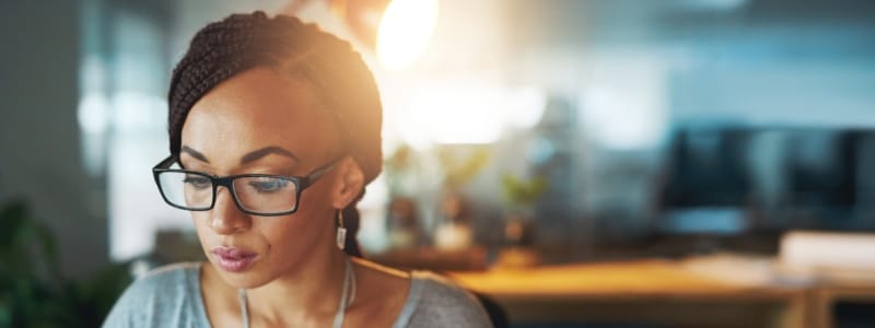 woman-working-in-office